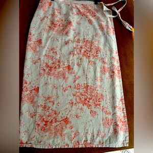 Denim&Co—Linen/Rayon—Pink on Beige Floral Wrap skirt. Very soft comfort. Large.